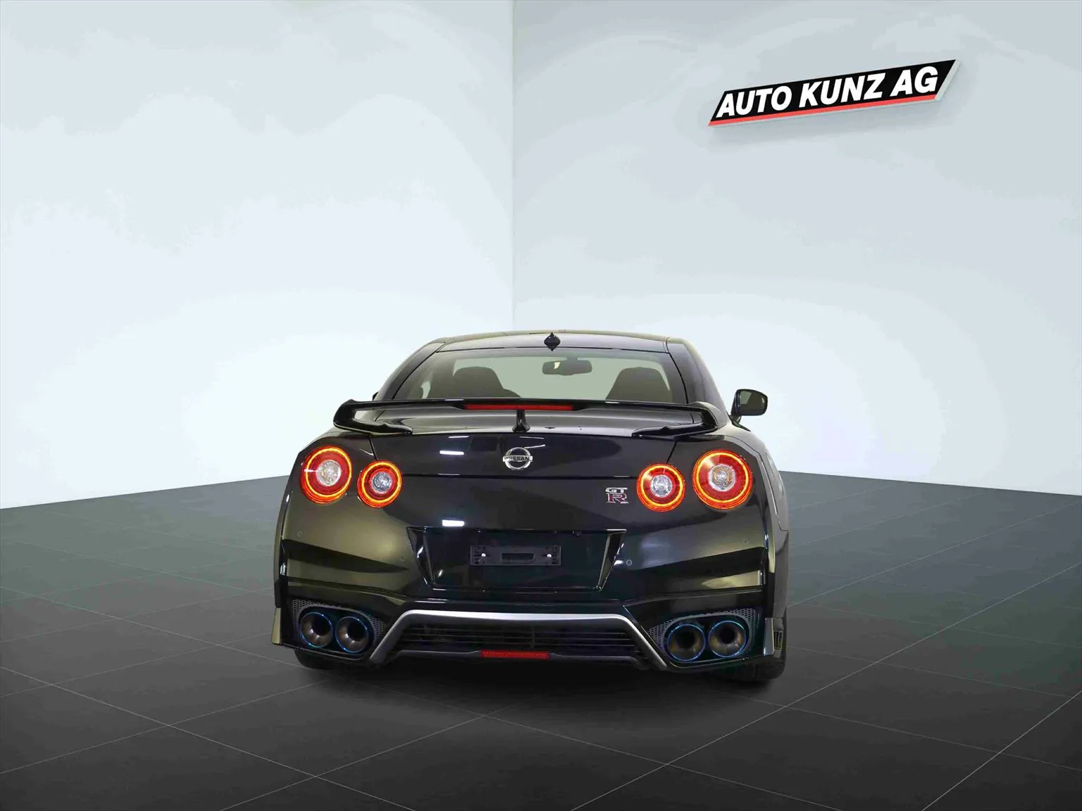 Nissan GT-R 3.8 V6 Bi-Turbo Black Edition AWD  Image 4